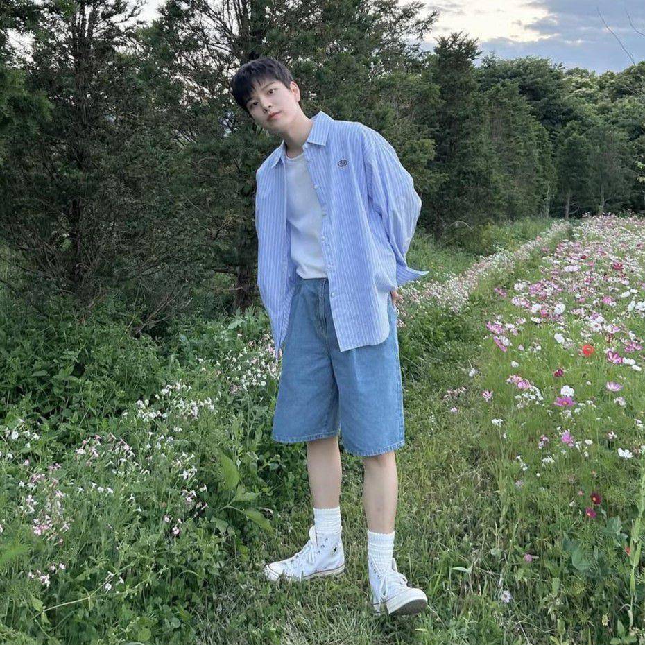 outfit layering ala Seungmin Stray Kids (instagram.com/miniverse.___)