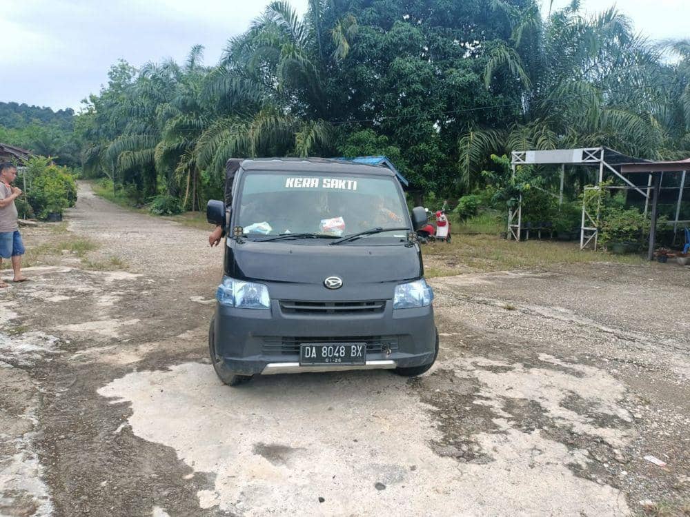 Pikap pengakut BBM ilegal ini kini jadi barang bukti yang diamankan Polres Paser. (Dok. Polda Kaltim)