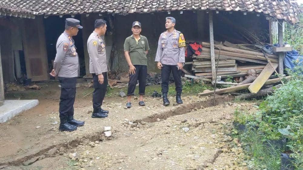 Kondisi bencana tanah gerak di Trenggalek. IDN Times/ istimewa