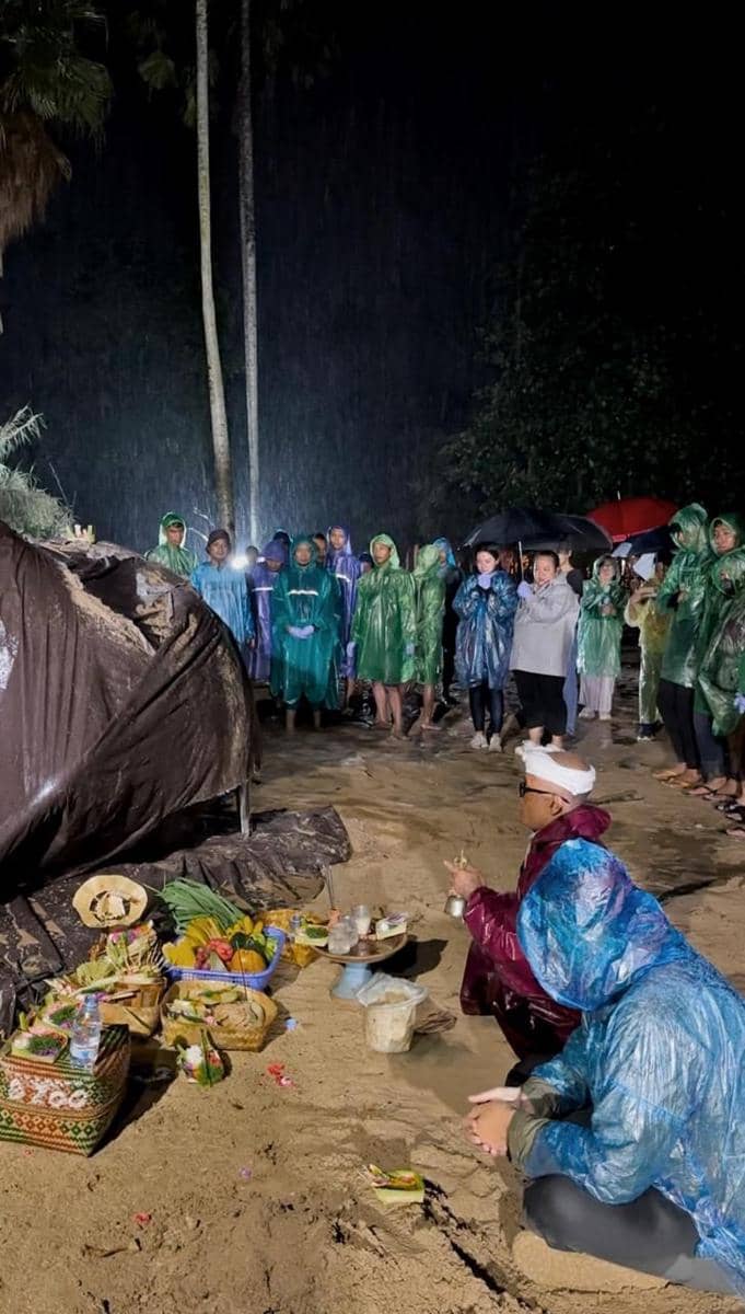 Proses penguburan Molly (Dok.Bali Zoo)