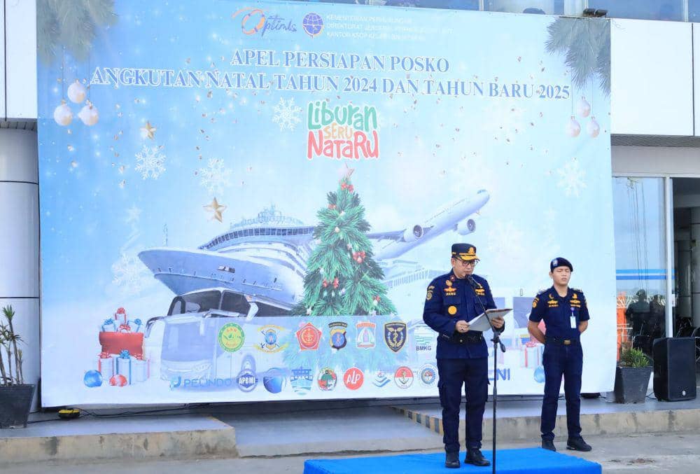 Capt Heru memimpin Apel Kesiagaan Pembukaan Posko Angkutan Nataru di Pelabuhan Semayang, Rabu (18/12/2024). (Dok. KSOP Kelas I Balikpapan)