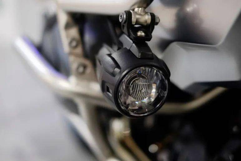 Tips pasang lampu sorot di motor (Suzuki.co.id)