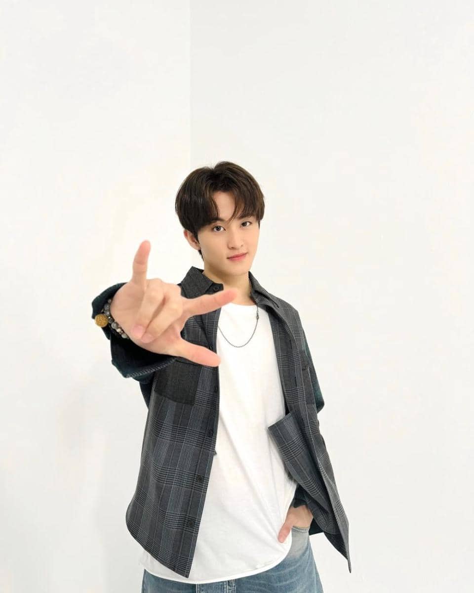 Mark NCT (instagram.com/nct)