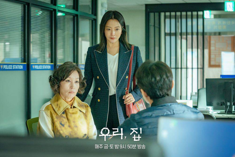 cuplikan Lee Hye Young dan Kim Hee Sun di drama Bitter Sweet Hell (dok. MBC/Bitter Sweet Hell)