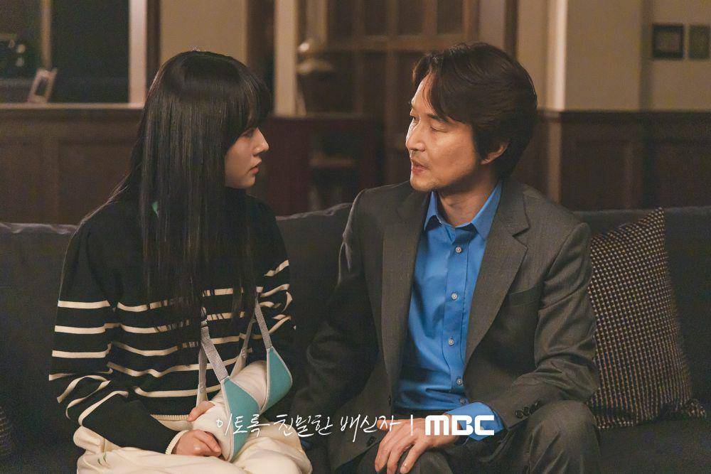cuplikan Chae Won Bin dan Han Seok Kyu di drama Doubt (dok. MBC/Doubt)