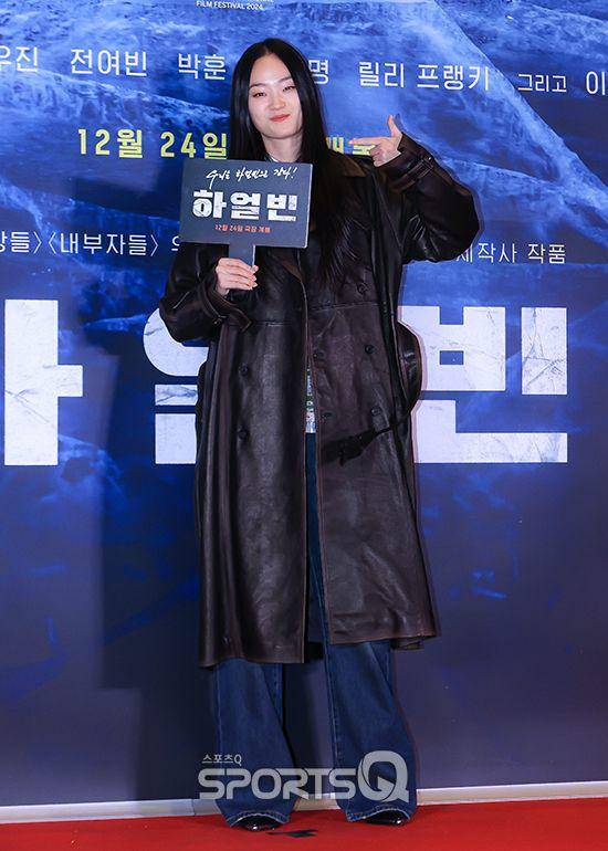 potret Shin Hyunjin acara VIP premier film Harbin (dok. SPORTS Q)