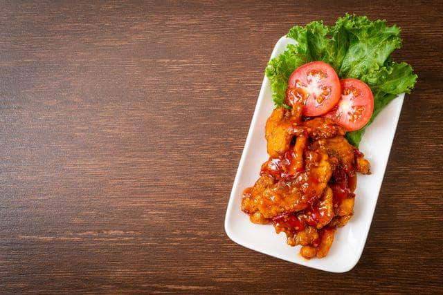 5 Tips Memasak Kulit Ayam Bumbu Balado, Medok dan Bebas Amis