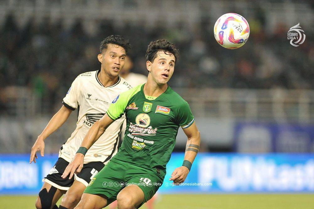 Kreatifitas Bruno Moreira diharapkan mampu membawa Persebaya mengemas tiga poin atas tamunya, Borneo FC. (Dok. PT LIB)