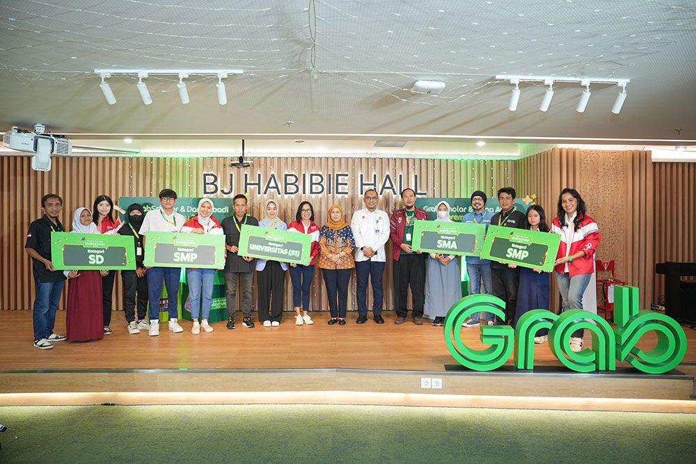 Tutup Tahun 2024, Grab Salurkan 1 Juta Dolar untuk Mitra dan UMKM