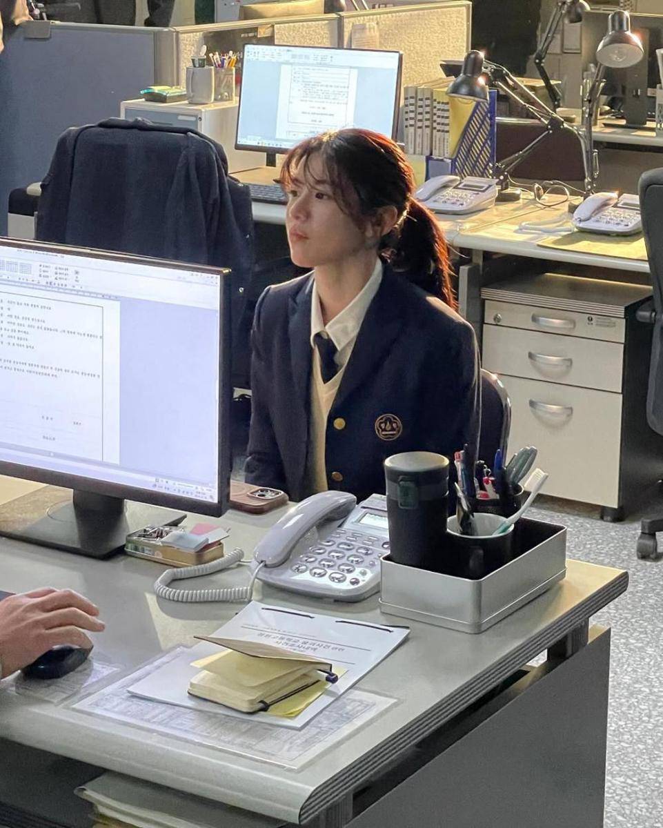 Go Yoon Jung di balik layar Light Shop (instagram.com/goyounjung)