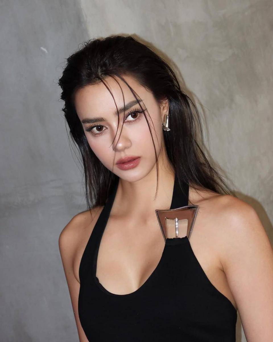 potret ide gaya rambut ala Amanda Obdam