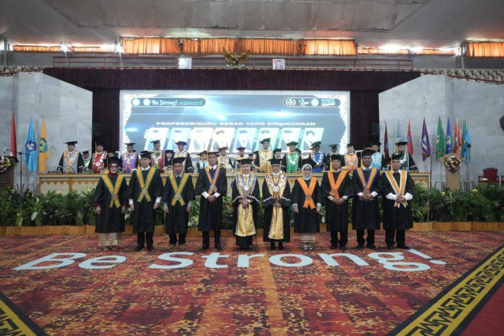 Unila Kukuhkan Delapan Guru Besar Baru, Rektor Bilang Ini