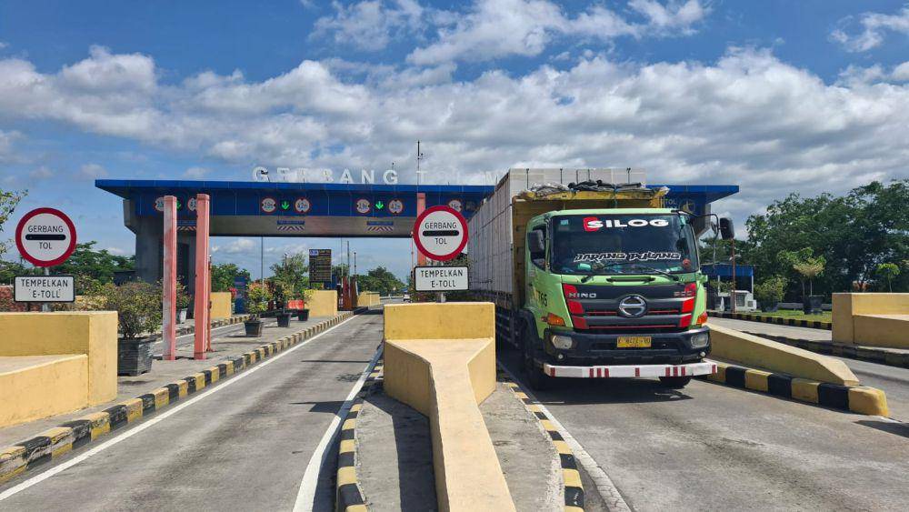 Suasana exit tol Dumpil Kota Madiun. IDN Times/ Riyanto.l
