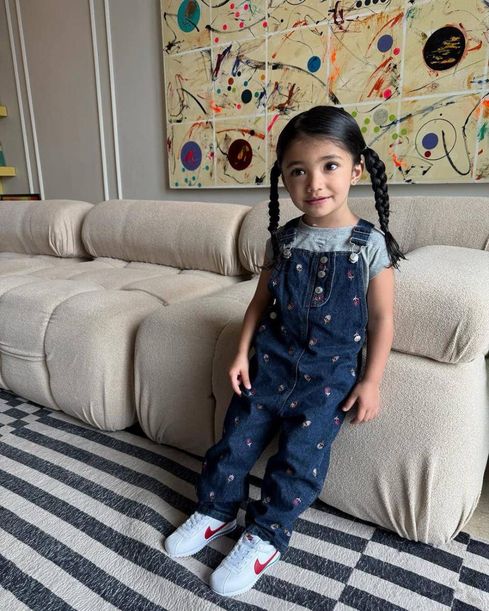 inspirasi outfit anak cewek ala Jema (instagram.com/jemaofficiall)