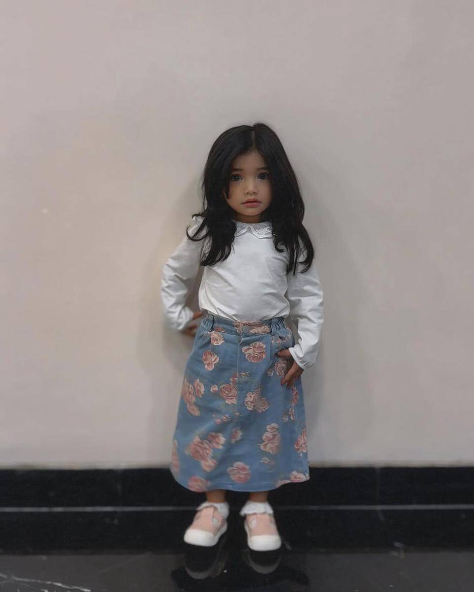 inspirasi outfit anak cewek ala Jema (instagram.com/syafira_hdd)