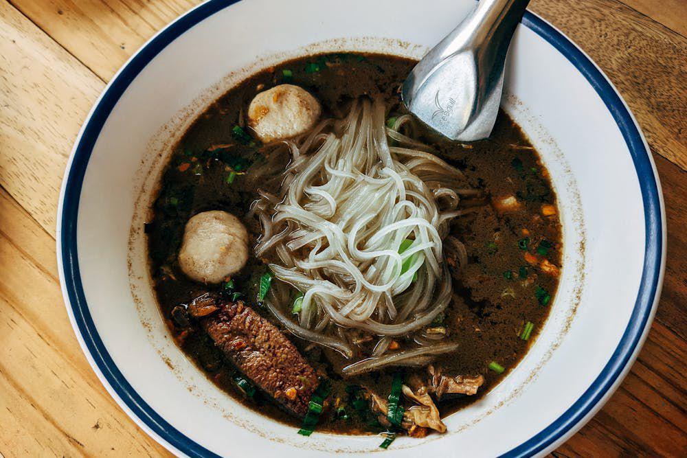 Resep Misoa Kuah Rawon, Sajian Hangat untuk Musim Hujan