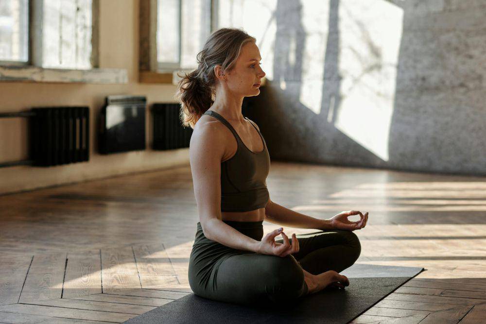 ilustrasi meditasi (pexels.com/Cliff Booth)