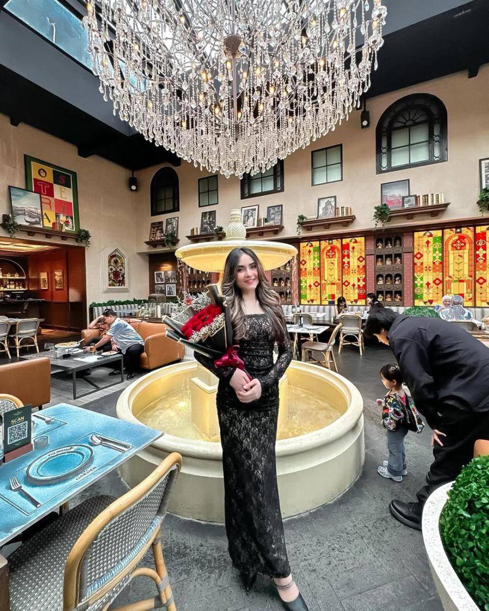 Anniversay Arnold Leonard dan istri (Instagram.com/crasivayamoniq)