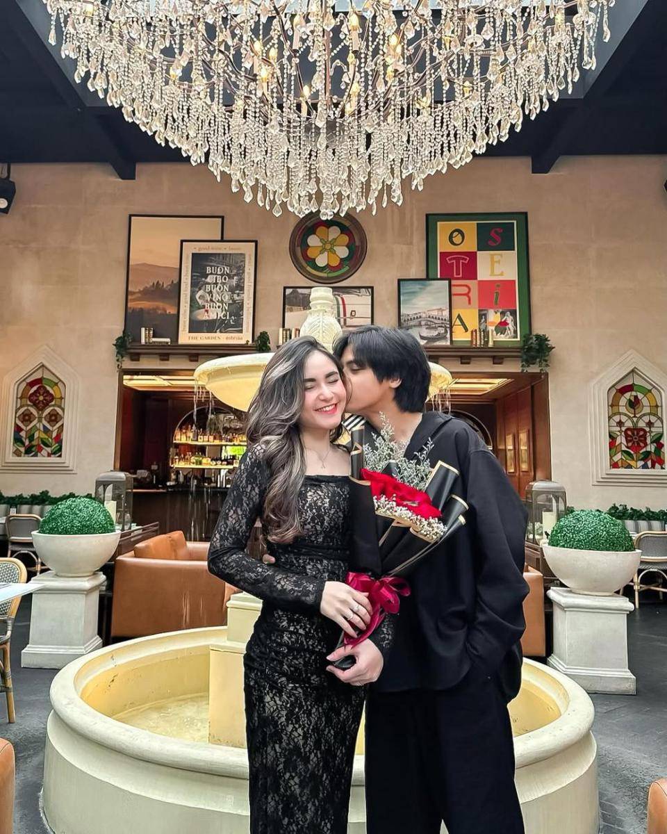 Anniversay Arnold Leonard dan istri (Instagram.com/crasivayamoniq)