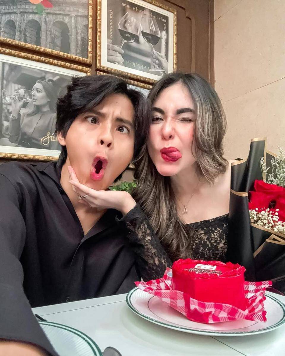 Anniversay Arnold Leonard dan istri (Instagram.com/crasivayamoniq)