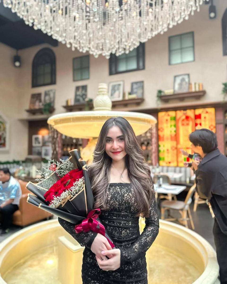 Anniversay Arnold Leonard dan istri (Instagram.com/crasivayamoniq)