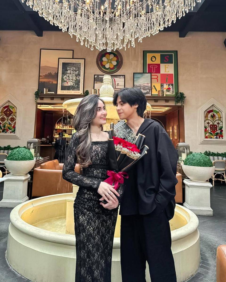 Anniversay Arnold Leonard dan istri (Instagram.com/crasivayamoniq)