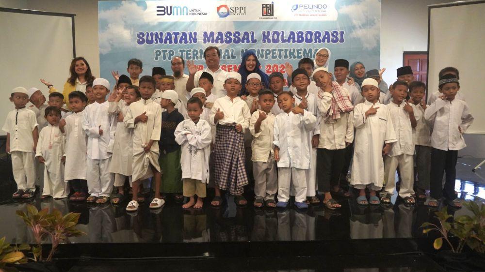 Sebanyak 200 Anak Ikut Sunatan massal PTP Nonpetikemas