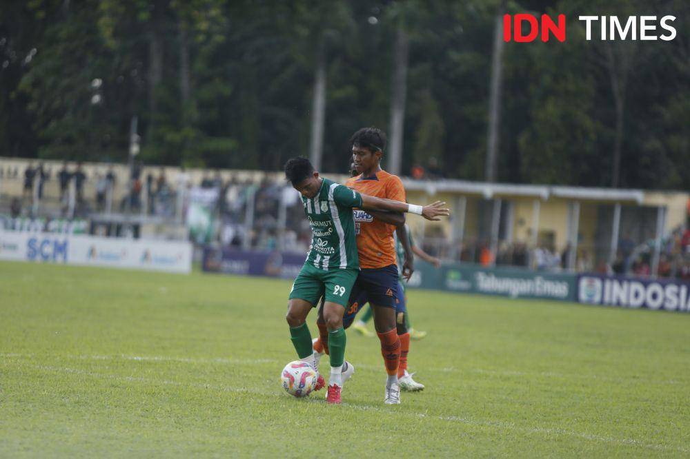 Duel PSMS kontra Dejan FC di Stadion Baharoeddin Siregar Lubukpakam (IDN Times/Doni Hermawan)