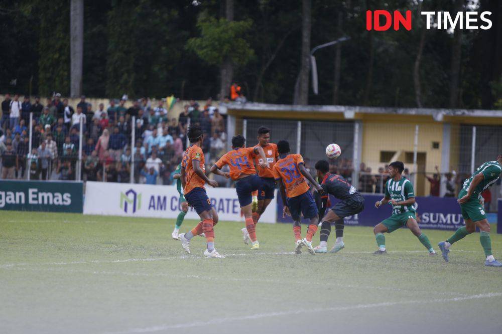 Duel PSMS kontra Dejan FC di Stadion Baharoeddin Siregar Lubukpakam (IDN Times/Doni Hermawan)