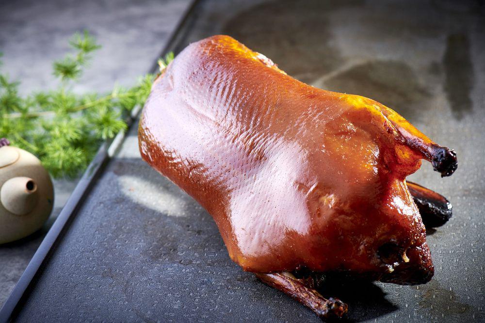 5 Kesalahan Umum Membuat Bebek Peking yang Bikin Alot dan Bau Amis