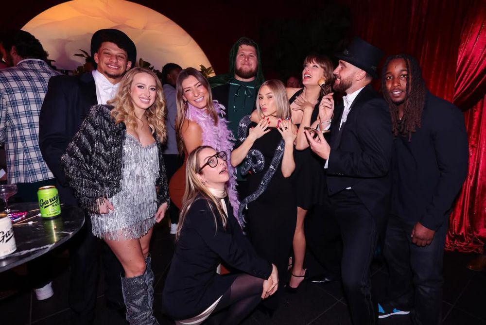 7 Potret Kejutan Spesial Travis Kelce untuk Taylor Swift, Meriah!