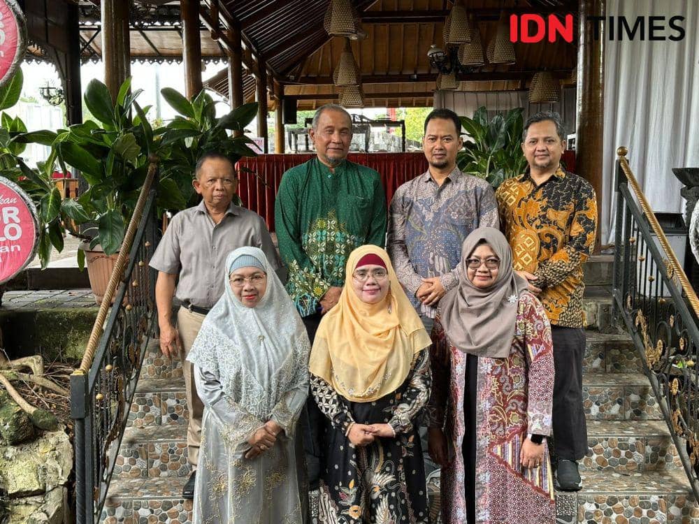 Tujuh guru besar UMS yang akan dikukuhkan pada Senin (23/12/2024). (IDN Times/Larasati Rey)