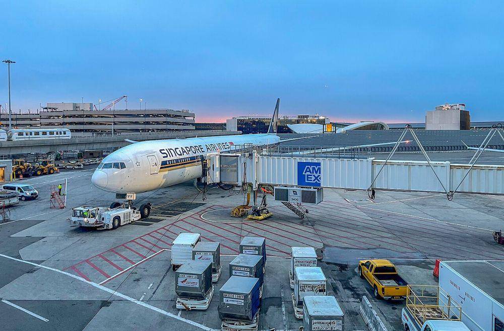 potret pesawat Singapore Airlines di Bandara John F. Kennedy, New York (commons.wikimedia.org/Mike_Peel)