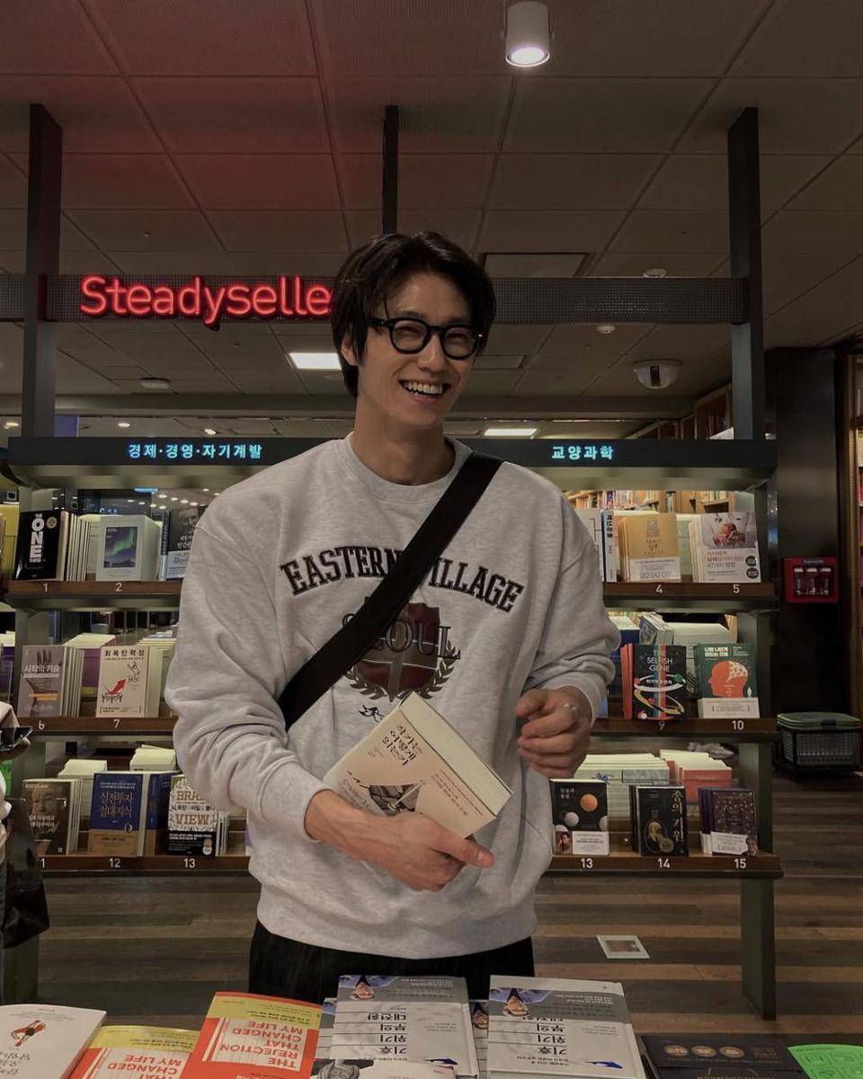 potret casual outfit pria untuk tahun baru (instagram.com/siiiido)