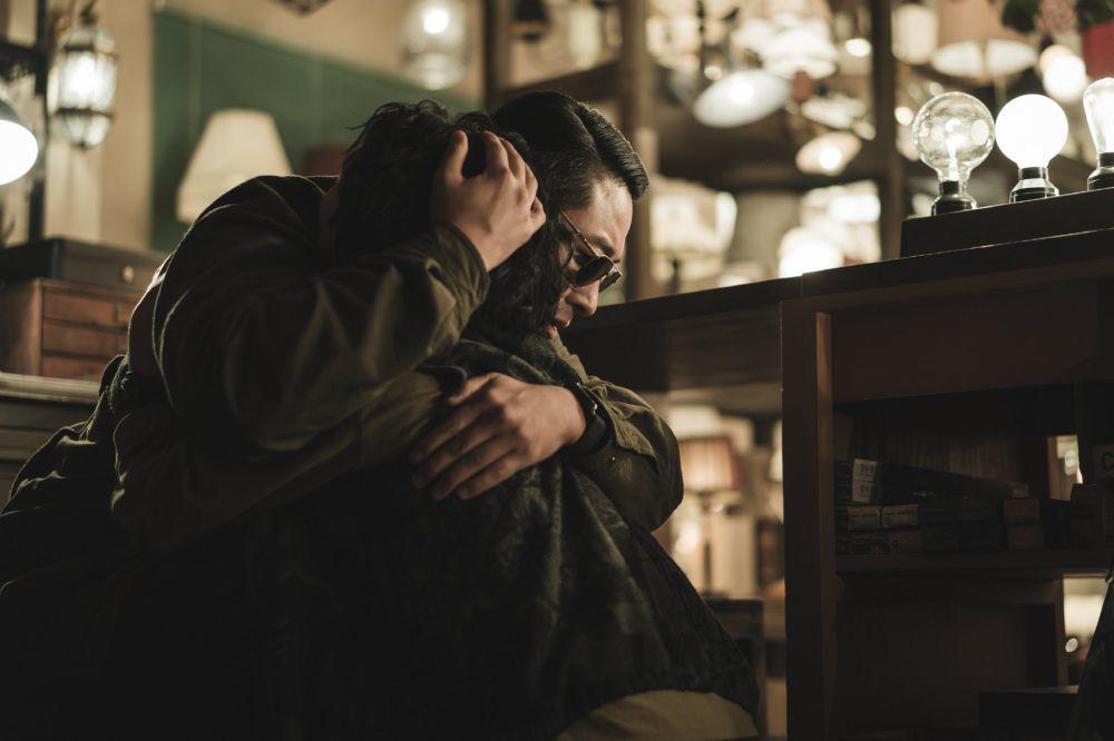 7 Back Story Jung Won Young dan Jung Yoo Hee di Light Shop