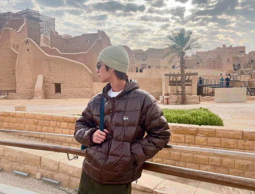 7 Potret Bright Vachirawit saat Berkunjung ke Arab Saudi, Kerja?