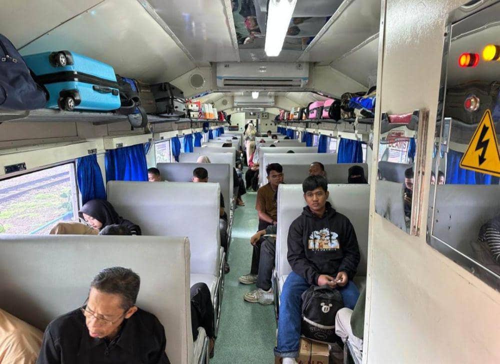 Aktivitas penumpang di KAI Divre IV Tanjungkarang. (Dok. KAI Divre IV Tanjungkarang).