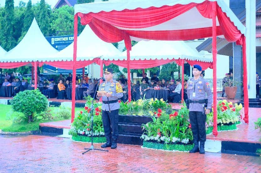 Kapolda Sulsel, Irjen Pol Yudhiawan Wibisono saat pimpin apel gelar pasukan Operasi Lilin 2024 di Kantor Polda Sulsel, Jumat (20/12/2024) / Istimewa
