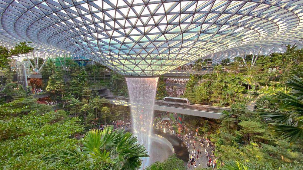 potret Jewel Bandara Changi, Singapura (commons.wikimedia.org/LanBo0428)