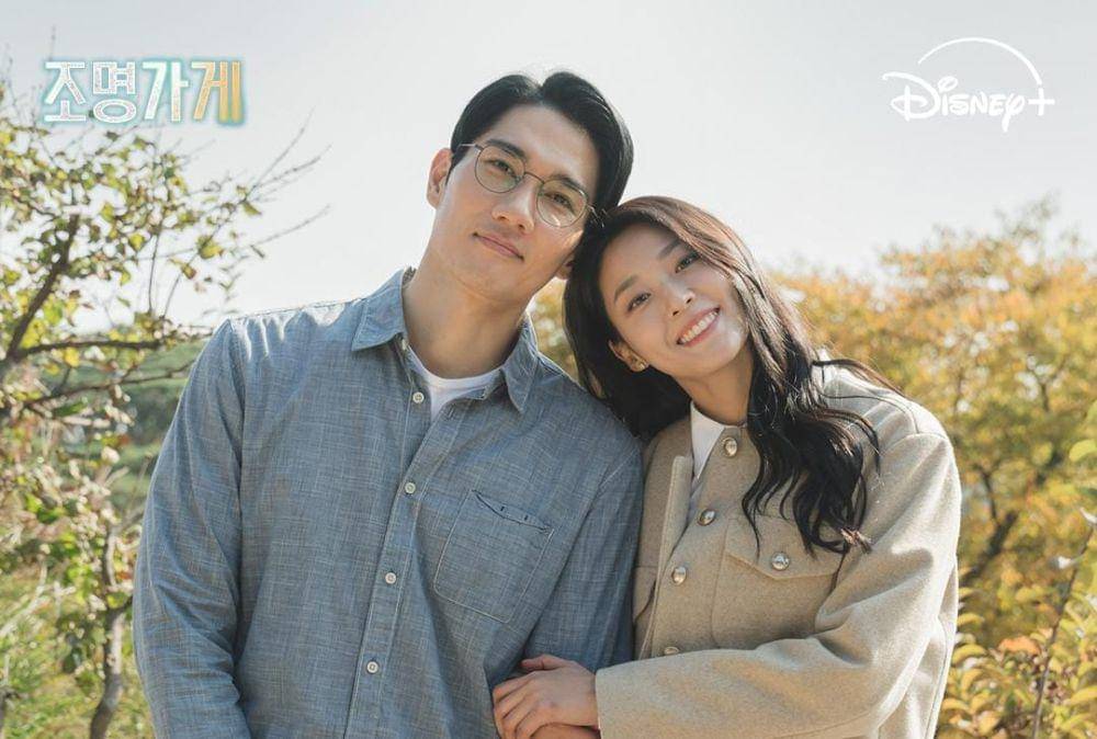 Uhm Tae Goo dan Kim Seol Hyun di drama Light Shop (instagram.com/disneypluskr)