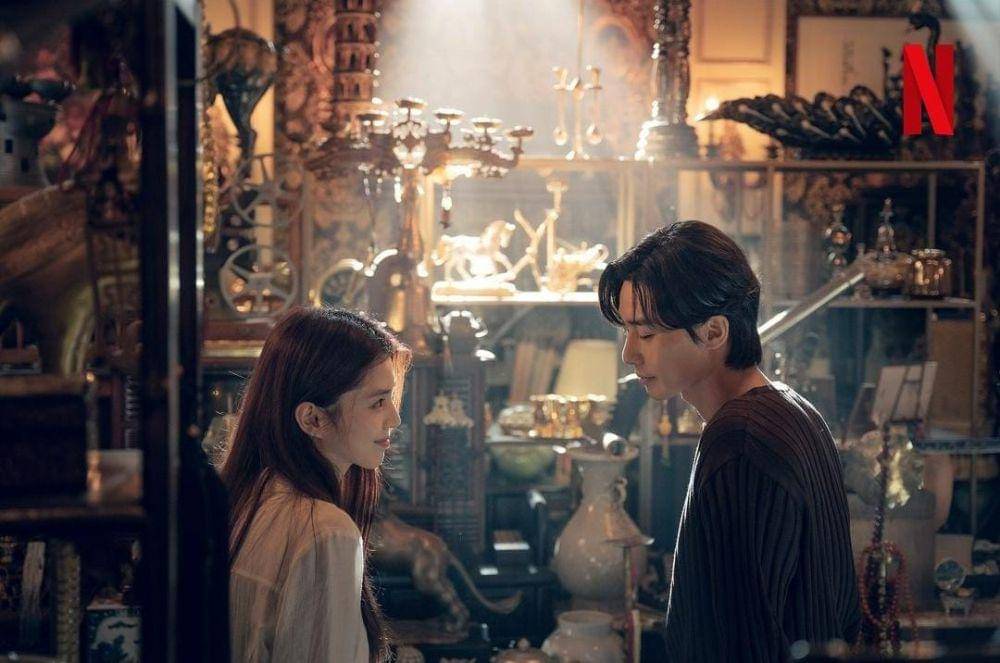 Han So Hee dan Park Seo Joon di drama Gyeongseong Creature 2 (instagram.com/netflixkr)