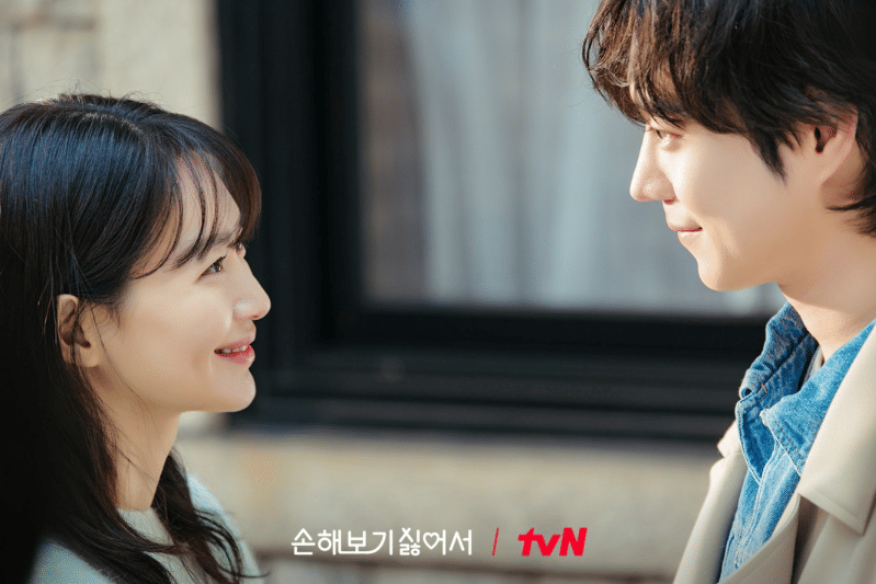 Shin Min Ah dan Kim Young Dae di drama No Gain No Love (Dok. tvN/No Gain No Love)
