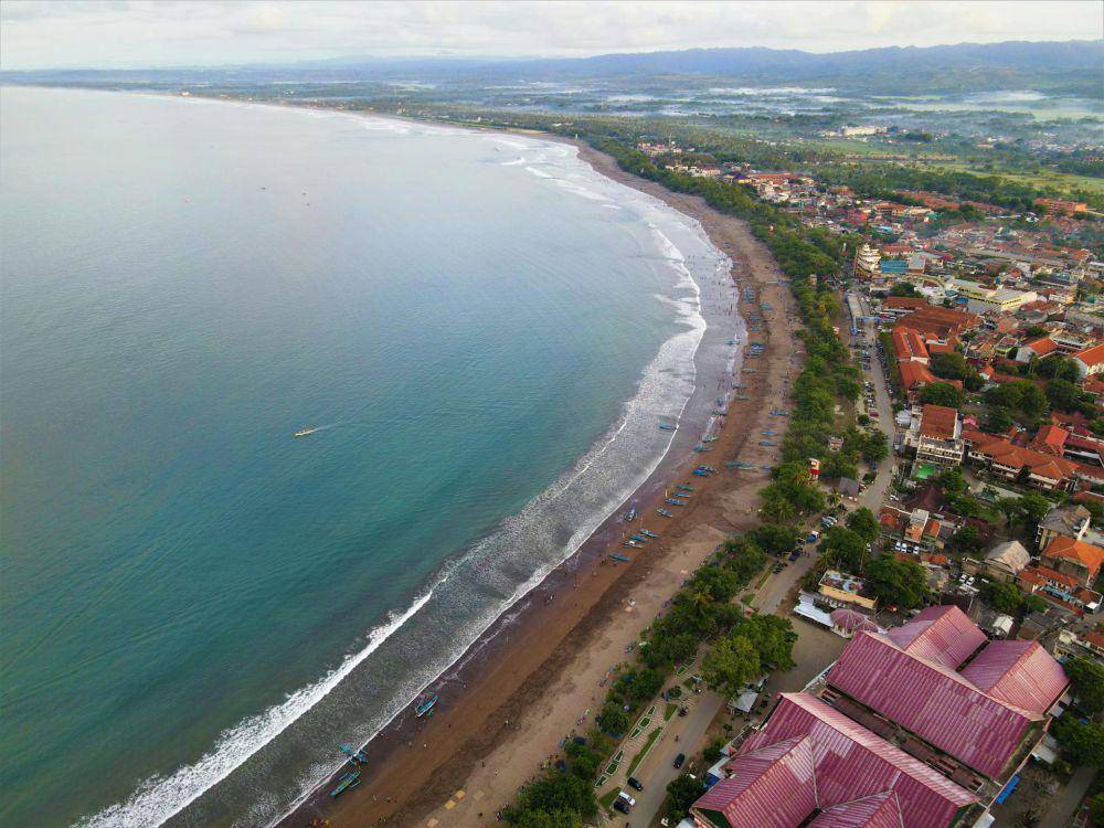 pantai pangandaran (pexels.com/alfariz)