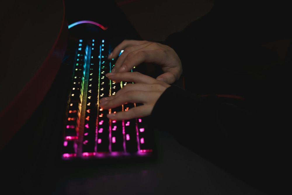 5 Rekomendasi Keyboard RGB Wireless, Cocok untuk Gaming!