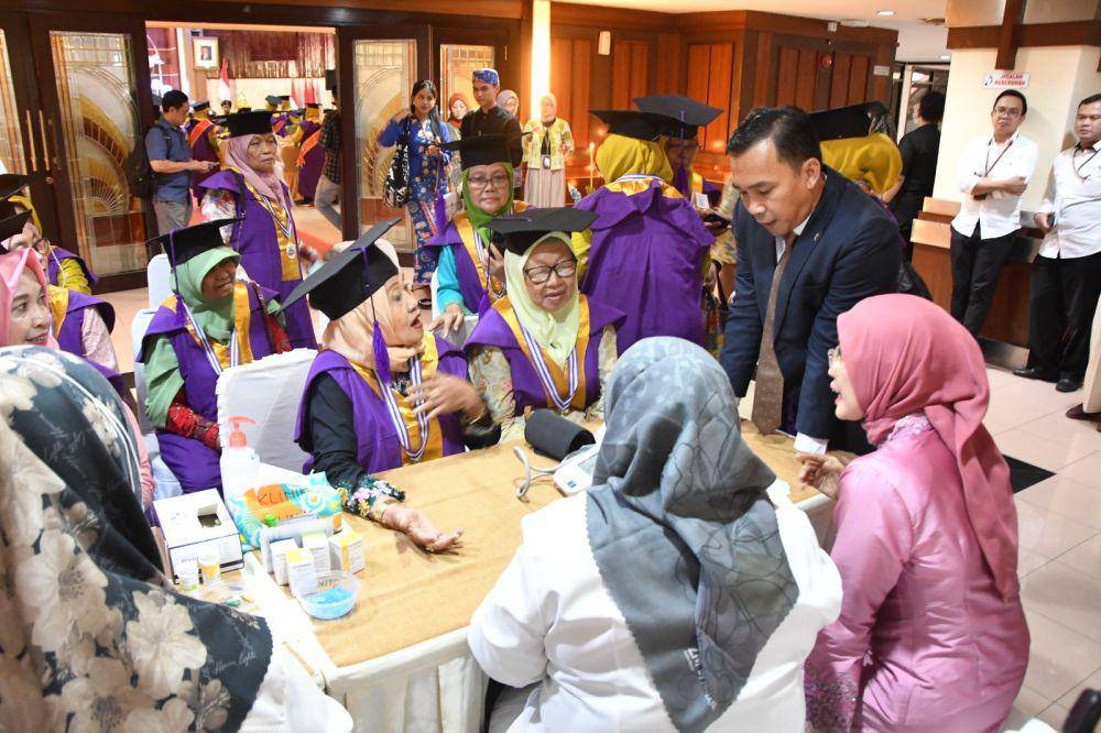 Wisuda Akbar Sekolah Lansia oleh BKKBN (dok. BKKBN)