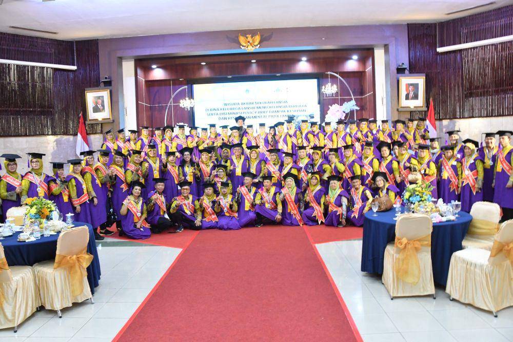 Wisuda Akbar Sekolah Lansia oleh BKKBN (dok. BKKBN)