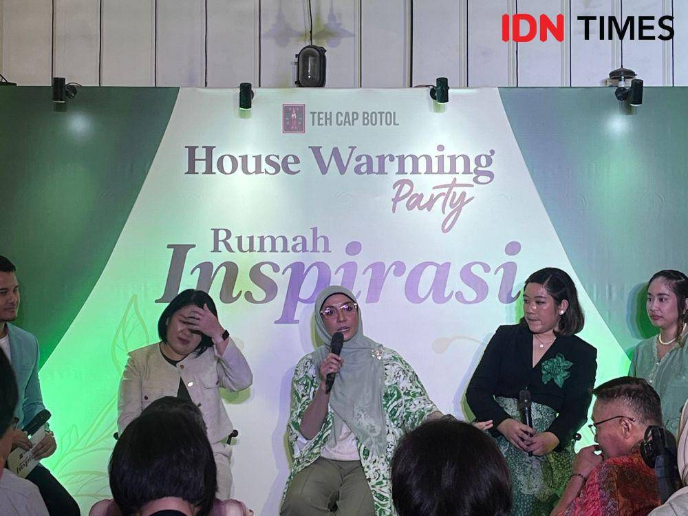 Pembukaan program Rumah Inspirasi 2024 oleh Teh Cap Botol pada Kamis (19/12/2024) di Food Society, Kota Kasablanka, Jakarta Selatan (IDN Times/Nisa Zarawaki)
