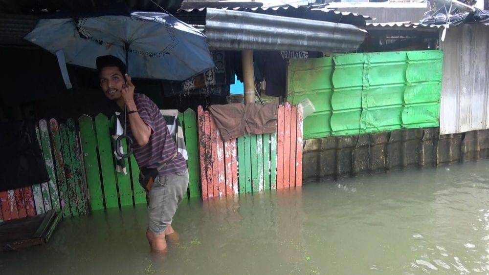 Warga korban banjir di BTN Kodam 3 Makassar, Sulawesi Selatan (Sulsel), Jumat (20/12/2024)/Istimewa
