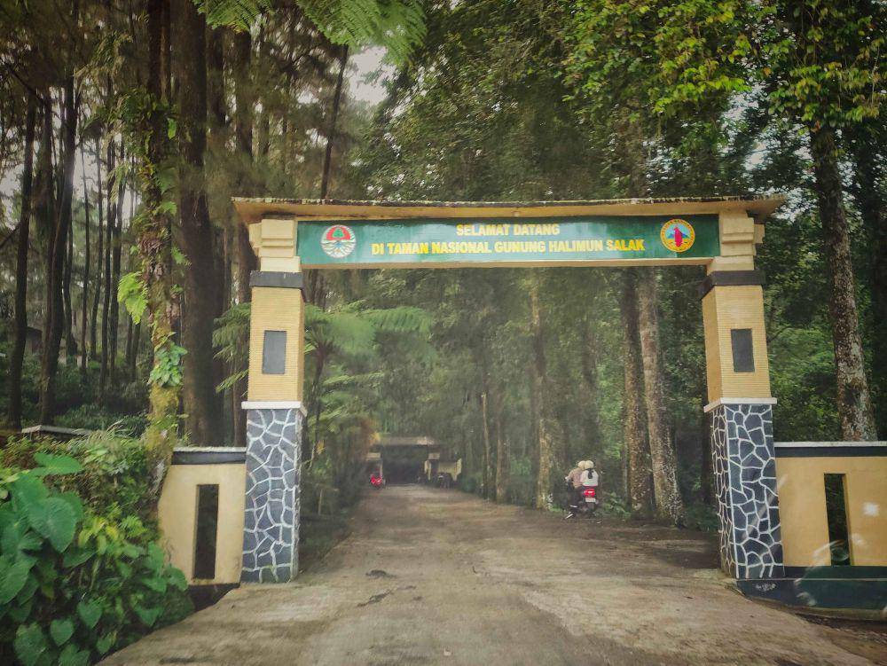 potret pintu gerbang TNGHS via Gunung Bunder (dok.pribadi/Intan Deviana)