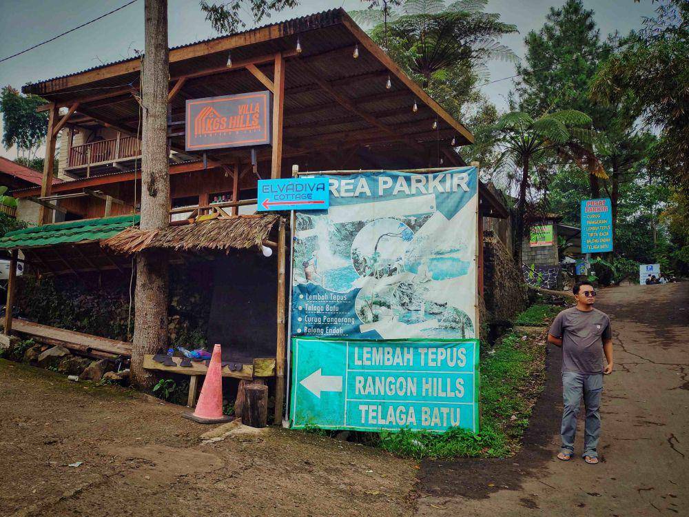 potret salah satu area parkir wisata Lembah Tepus (dok.pribadi/Intan Deviana)